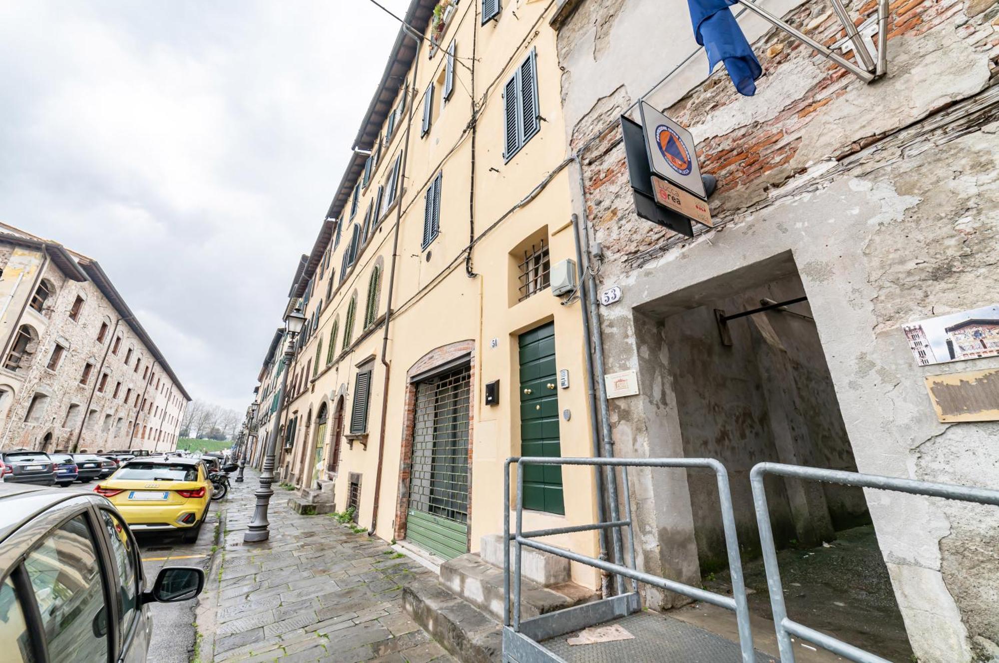 Modern Apartment In The Heart Of Lucca! Экстерьер фото
